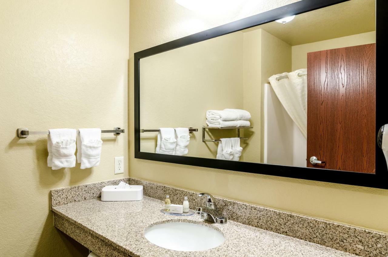 Cobblestone Inn & Suites-Kersey Exterior photo