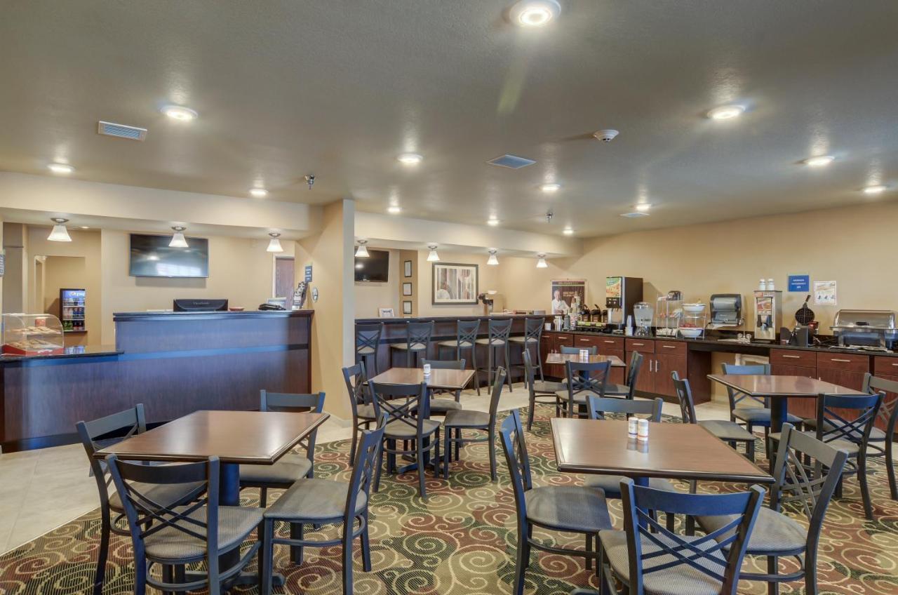 Cobblestone Inn & Suites-Kersey Exterior photo